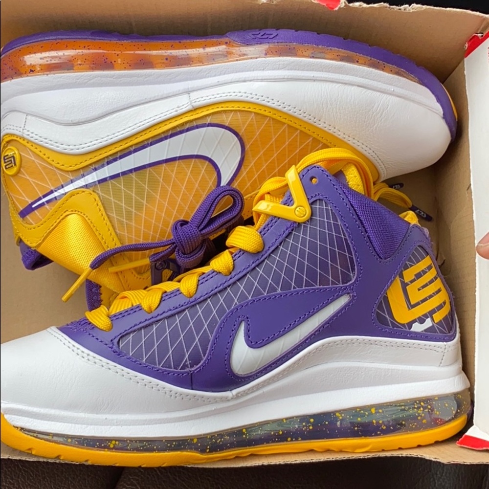 Lebron 7 Media Day Size 4y. (YOUTH)
